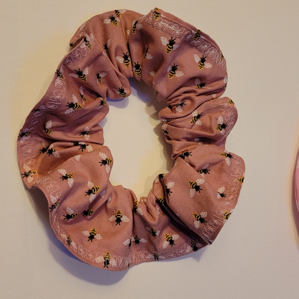 Bees 🐝 Scrunchie